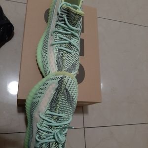 Yezzy boost 350 V2 Yeezreel non reflective